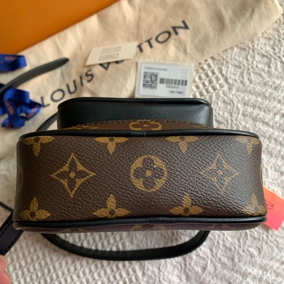 Louis Vuitton Christopher Wearable Wallet - Picture 7 of 17